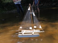 Essai du bateau sur la rivi�re