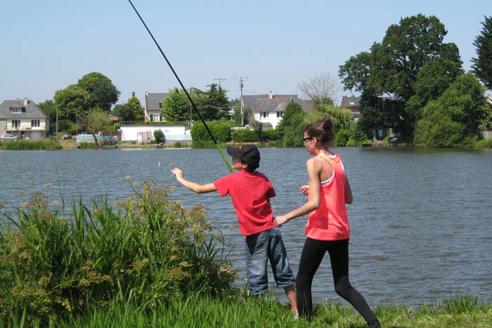 Pêche à la ligne à l'étang