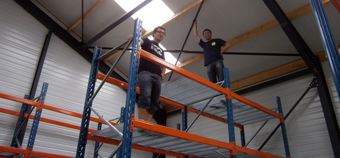 Installation des racks de stockage au siège de Wakanga