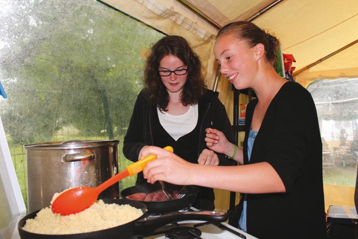 Préparation du repas par les ados