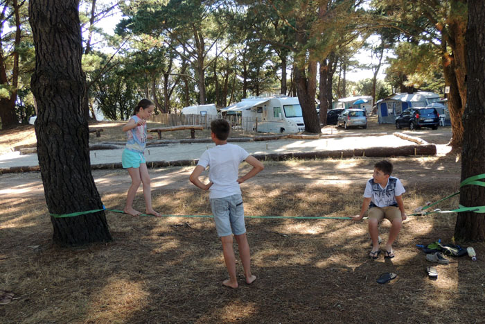 Sur la slack line