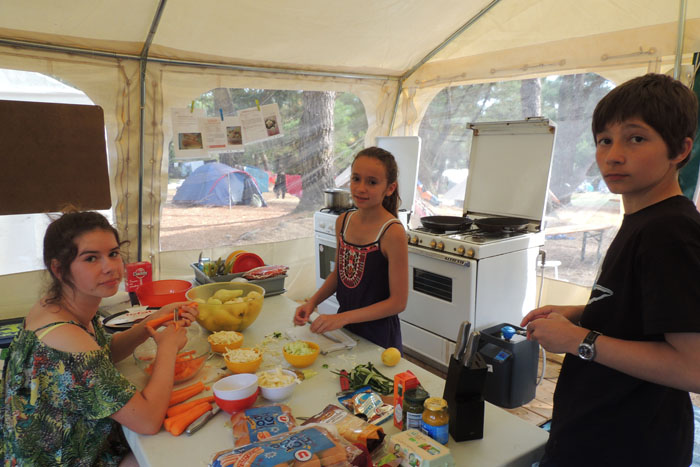 Repas en colonie de vacances