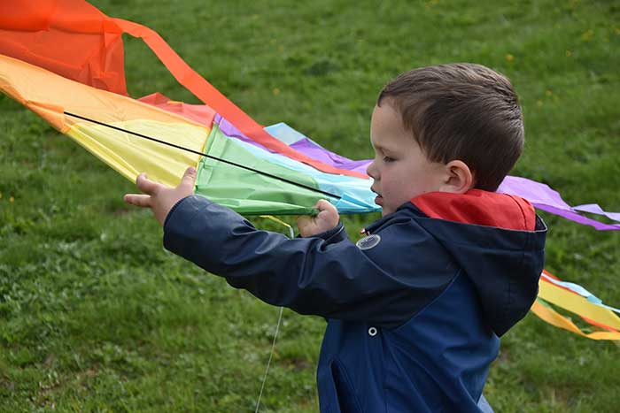 Quand le vent se lève, les cerfs-volants virevoltent !