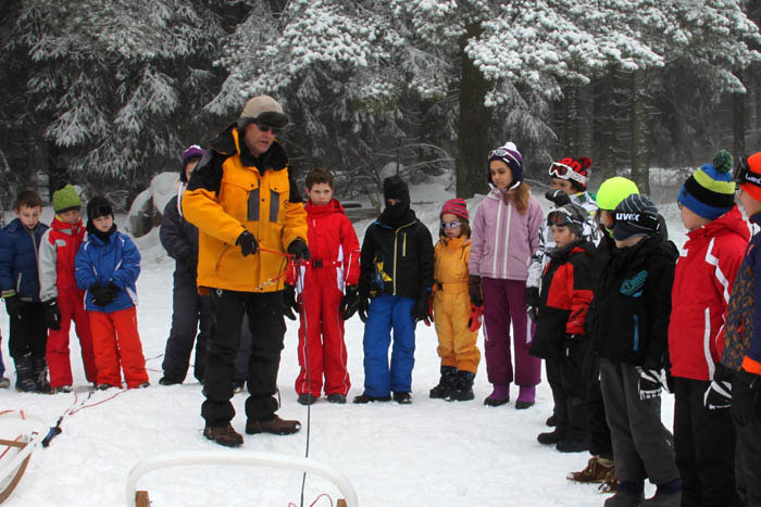 Conseils du moniteur avant une sortie en traîneau à chiens l'hiver