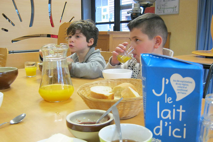 Petit déjeuner en colonie de vacances