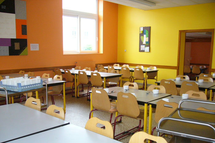 Salle de restauration du centre de Plounévez