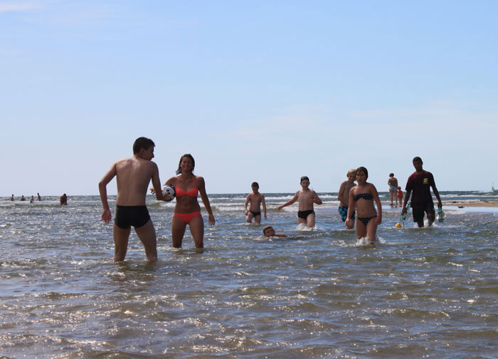 Baignade sur la plage du Veillon