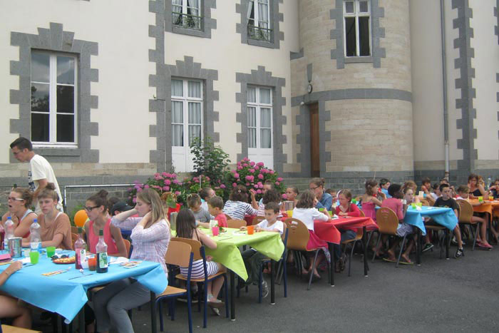 Repas festif avant un spectacle