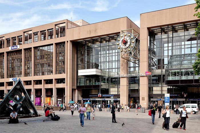 Façade de la gare de Lyon Part Dieu