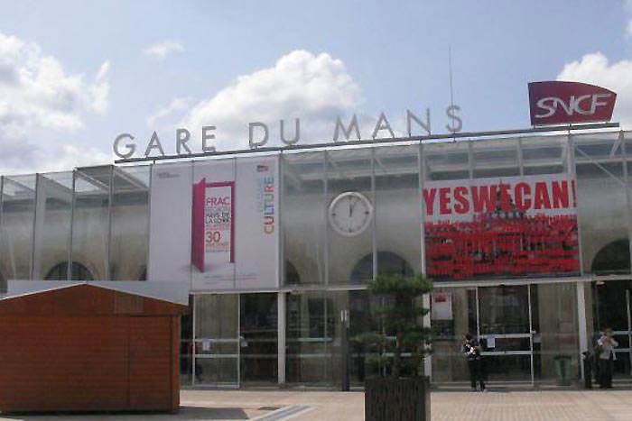 Le parvis de la gare du Mans