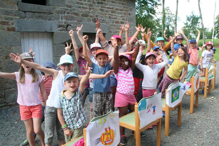 Activités manuelles et physiques en colonie