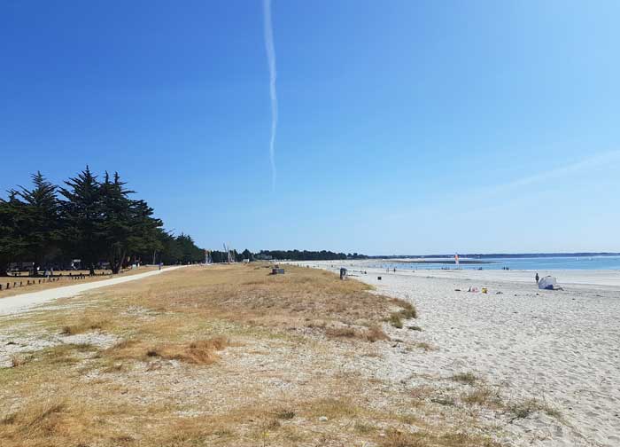 La plage aux abords du centre