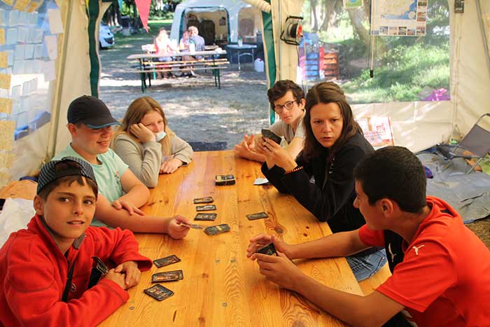 Jeux de société au camping