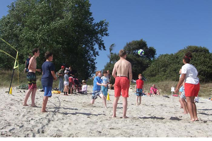 Tournoi de sport sur la plage