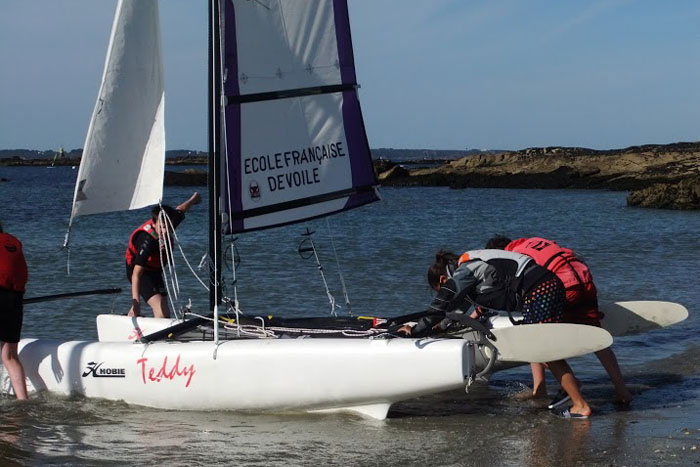 La mise à l'eau des catamarans