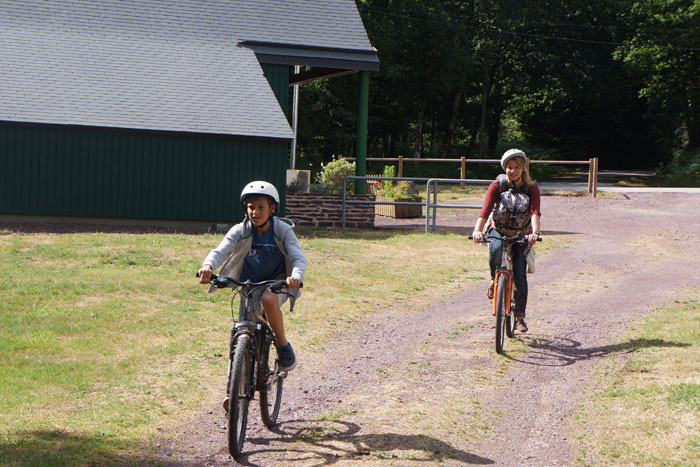 Arrivée au camping après un trajet en vélo