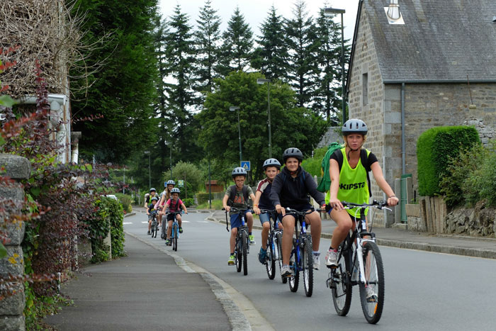 Balade à vélo à travers les villages